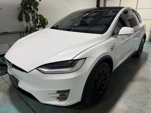 Used 2020 Tesla Model X Long Range image 3