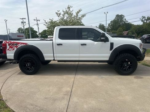 Used 2022 Ford F250 Platinum w/ FX4 Off-Road Package AWD/4WD image 2