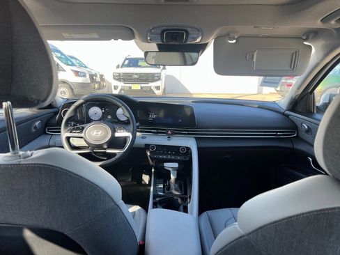 New 2026 Hyundai Elantra Limited FWD image 18