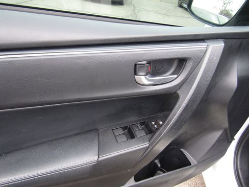 Used 2019 Toyota Corolla XLE image 19