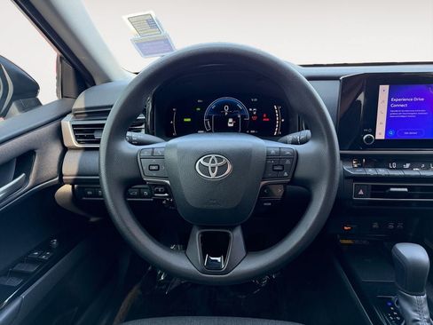Used 2025 Toyota Camry LE FWD image 13