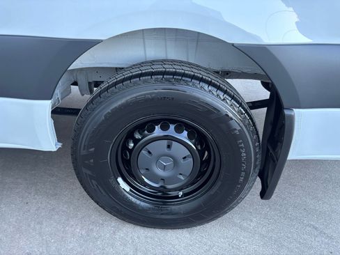 Used 2025 Mercedes-Benz Sprinter 2500 image 10