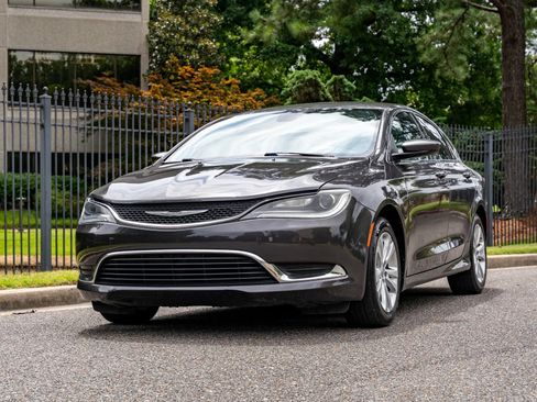 Used 2017 Chrysler 200 Limited Platinum FWD image 2