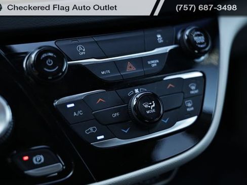 Used 2022 Chrysler Voyager LX FWD image 39