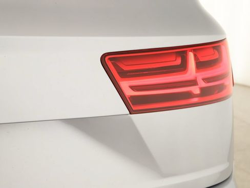 Used 2019 Audi Q7 3.0T Premium Plus AWD/4WD image 33