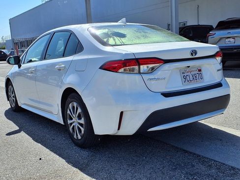 Used 2022 Toyota Corolla LE FWD image 3