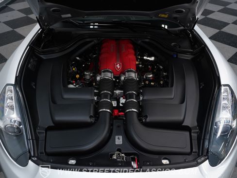 Used 2010 Ferrari California RWD image 3
