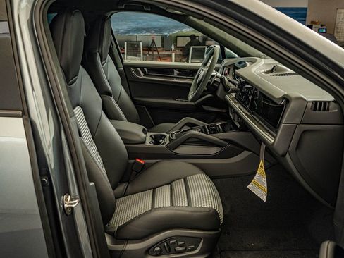 New 2026 Porsche Cayenne S image 26