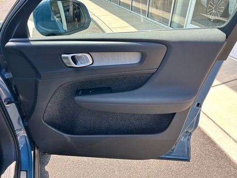 Used 2025 Volvo XC40 B5 Core AWD/4WD image 14