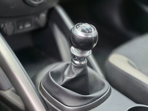 Used 2013 Hyundai Veloster Turbo image 35