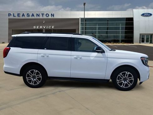 Used 2025 Ford Expedition Active AWD/4WD image 6
