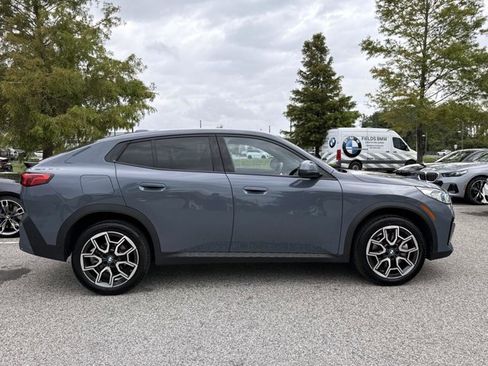 Used 2025 BMW X2 xDrive28i AWD/4WD image 2