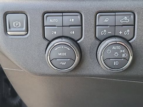 Used 2024 Chevrolet Silverado 1500 High Country w/ High Country Premium Package AWD/4WD image 19