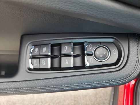 New 2026 Porsche Macan image 18