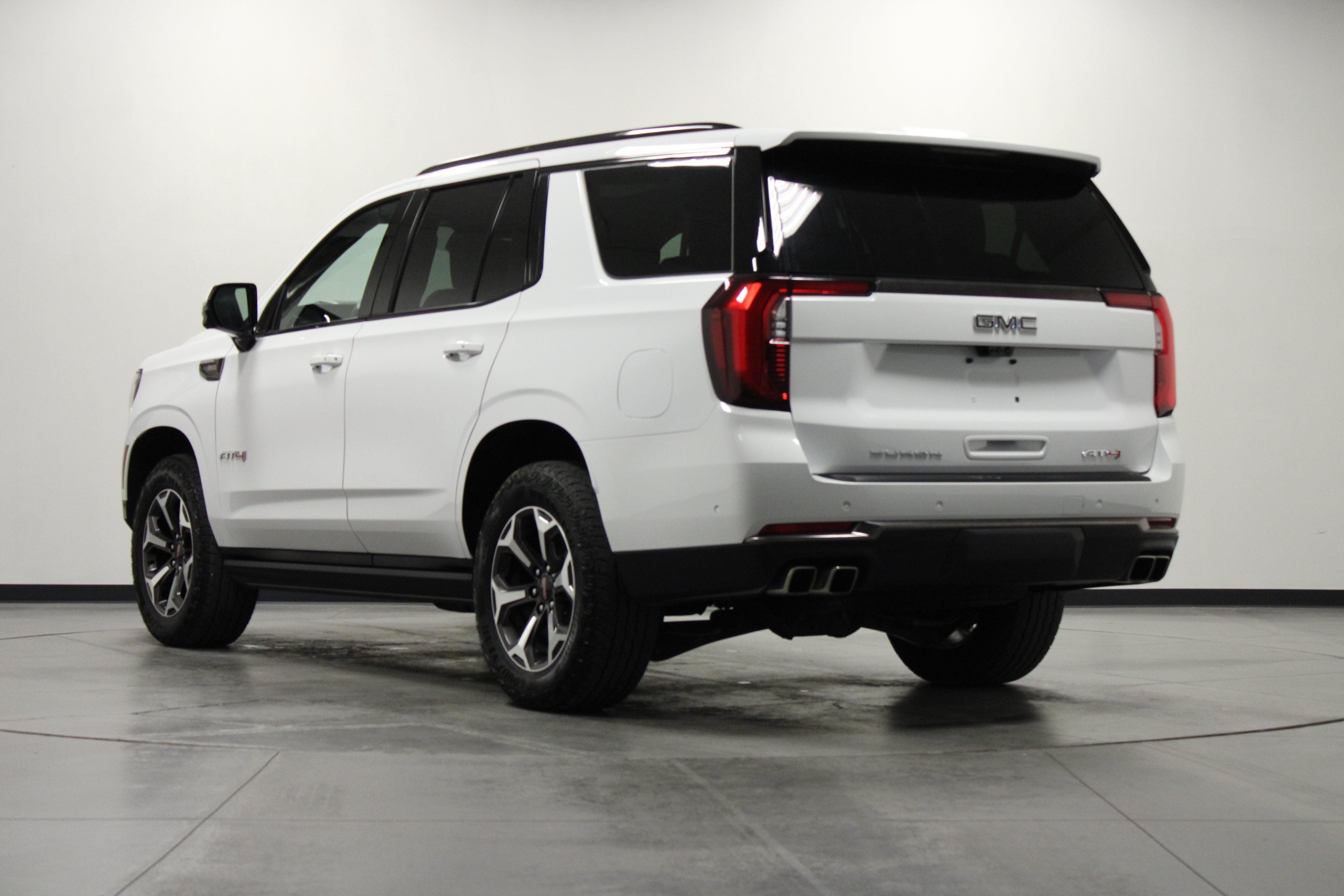 Used 2025 GMC Yukon AT4 Ultimate w/ LPO, Floor Liner Package AWD/4WD image 6