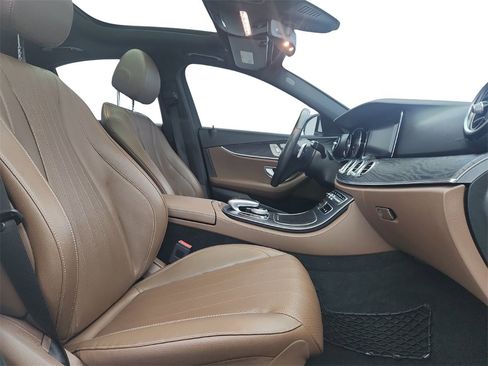 Used 2018 Mercedes-Benz E 300 4MATIC image 28