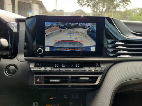 Used 2025 Toyota Camry SE image 21