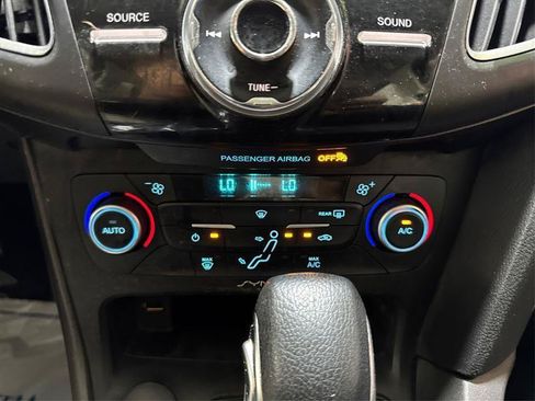 Used 2018 Ford Focus SEL FWD image 32