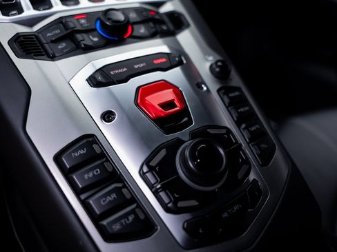 Used 2014 Lamborghini Aventador LP 700-4 image 51