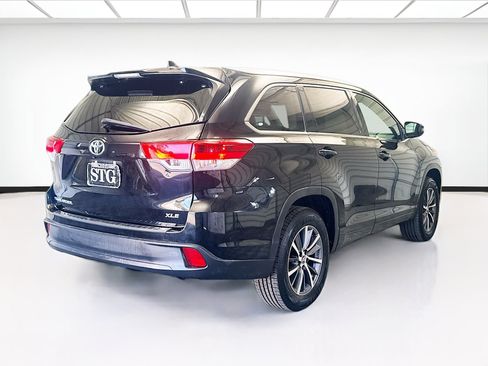 Used 2017 Toyota Highlander XLE image 4