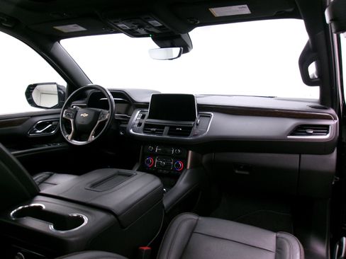 Certified 2023 Chevrolet Suburban High Country AWD/4WD image 3