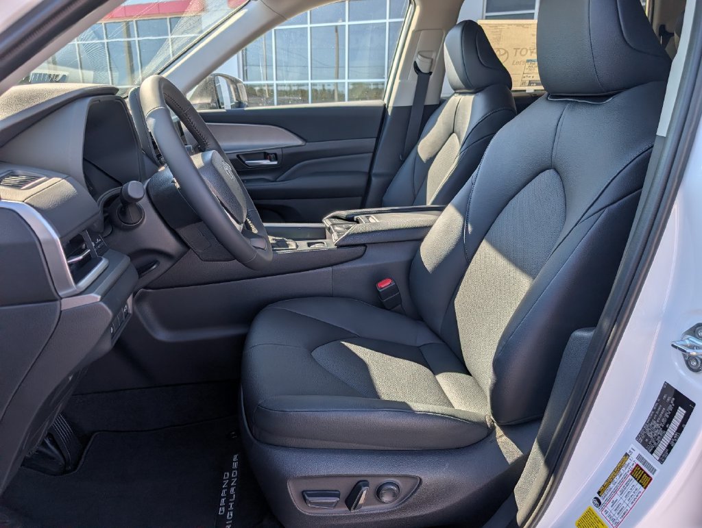 New 2026 Toyota Grand Highlander AWD image 11
