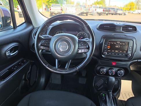 Used 2017 Jeep Renegade Altitude FWD image 20