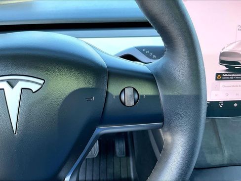 Used 2022 Tesla Model Y Long Range AWD/4WD image 22