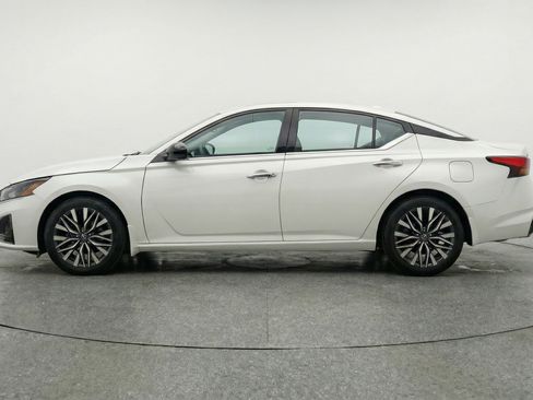 Used 2025 Nissan Altima 2.5 SV FWD image 5