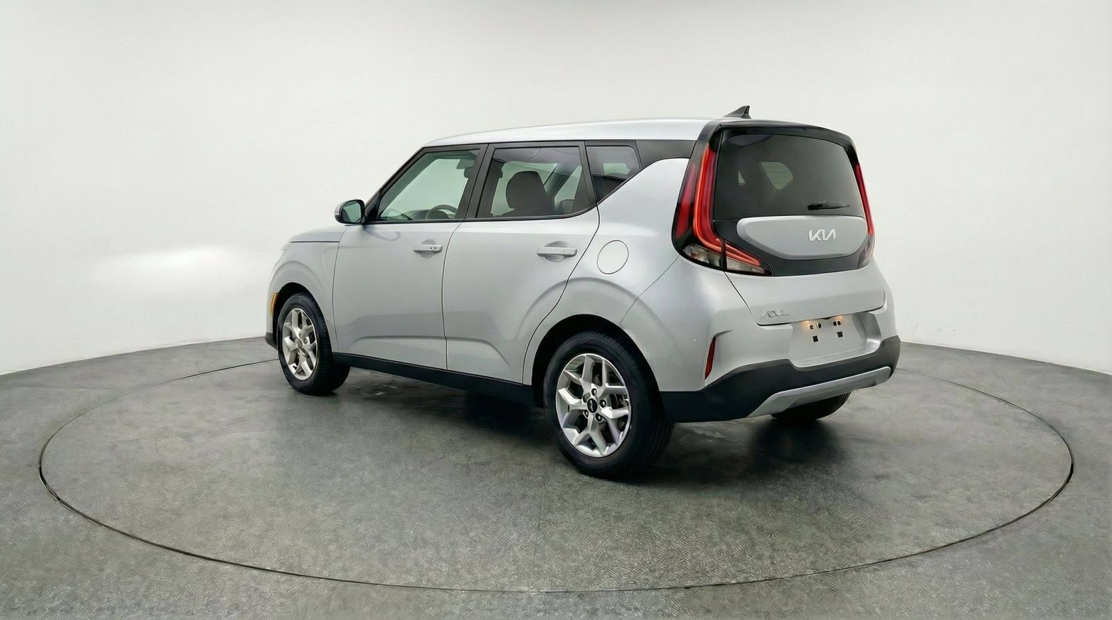 Used 2025 Kia Soul LX w/ LX Technology Package FWD image 6