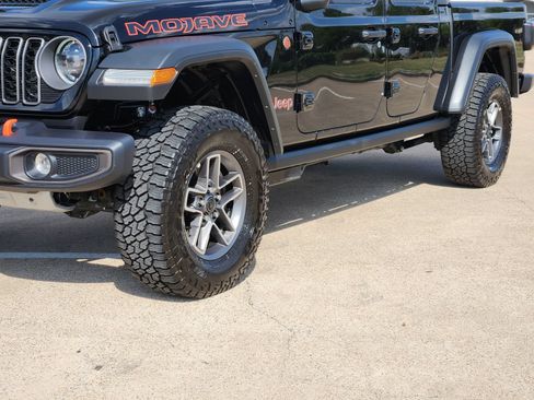 Used 2026 Jeep Gladiator Mojave AWD/4WD image 12