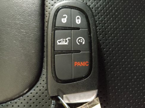 Used 2021 Jeep Cherokee Trailhawk w/ Technology Group image 32