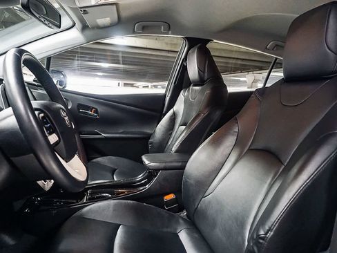 Certified 2019 Toyota Prius Prime Advanced w/ Carpet Mat Package image 17