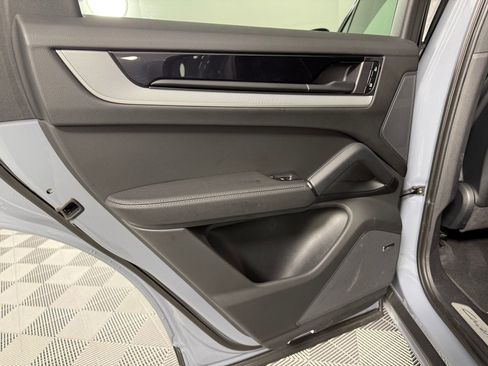 New 2026 Porsche Cayenne image 17