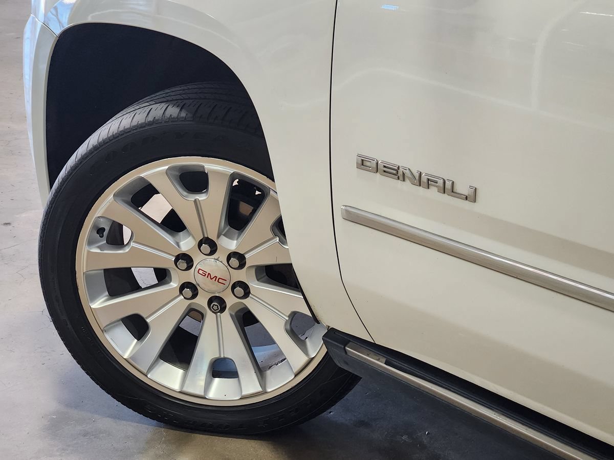Used 2015 GMC Yukon Denali w/ Premium Package AWD/4WD image 20