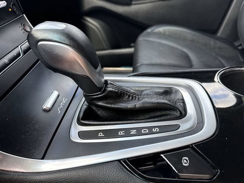 Used 2015 Ford Edge Titanium w/ Technology Package FWD image 19