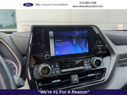Used 2023 Toyota Highlander XLE AWD/4WD image 6