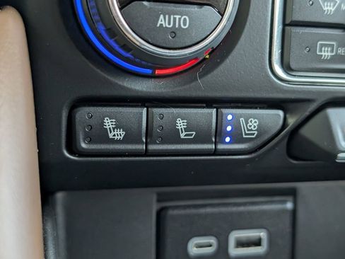 Used 2024 Chevrolet Tahoe High Country AWD/4WD image 17