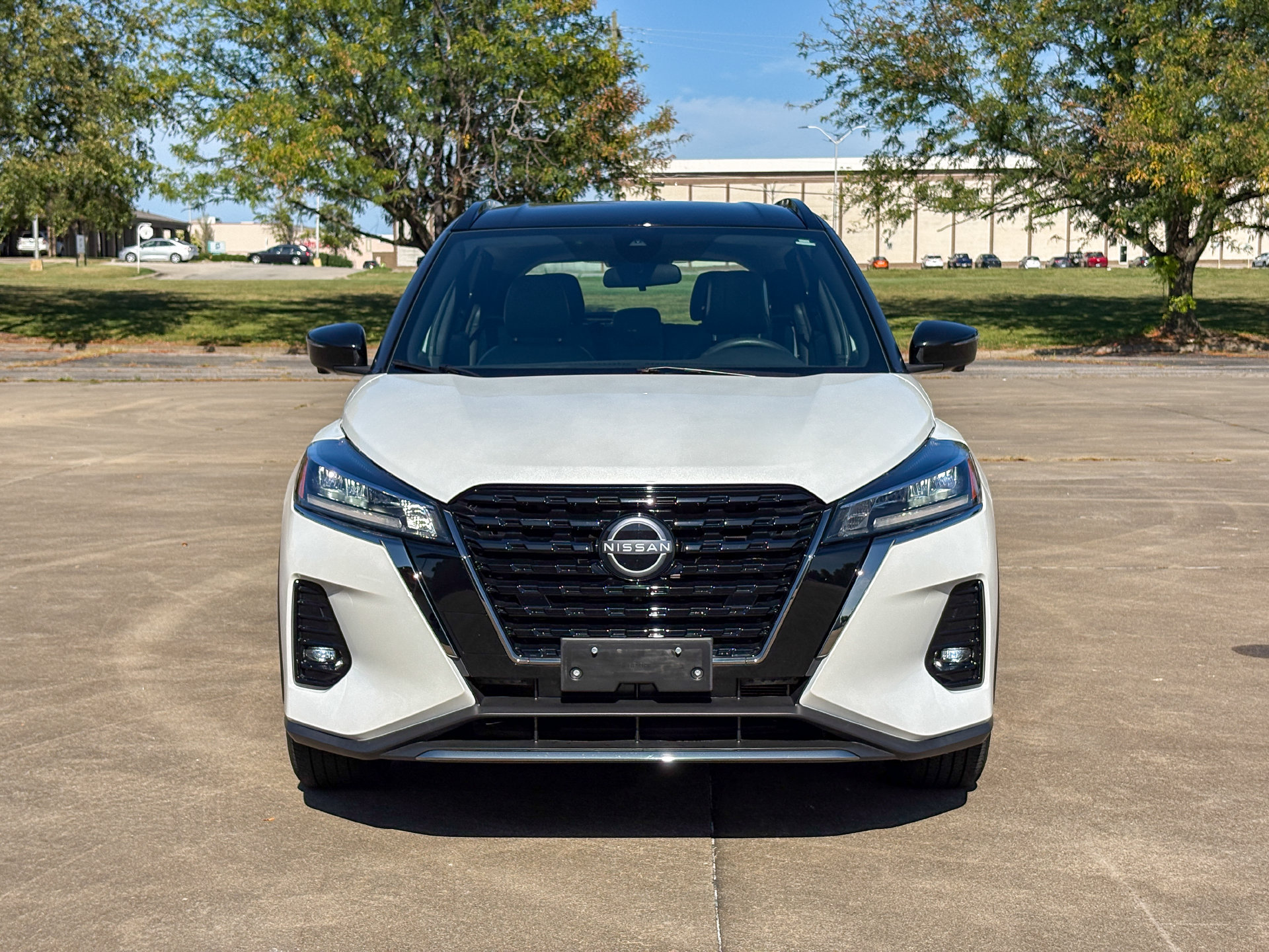 Used 2024 Nissan Kicks SR w/ SR Premium Package FWD image 3