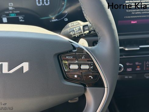 New 2026 Kia Niro SX Touring FWD image 13