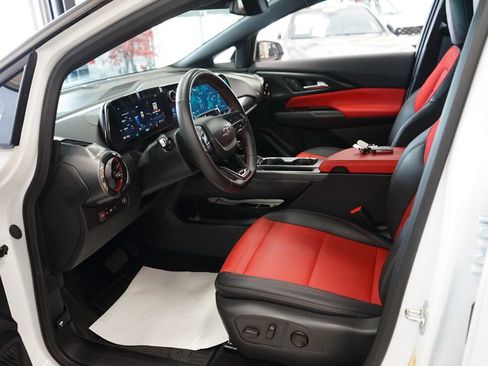 Used 2024 Chevrolet Equinox EV RS FWD image 31
