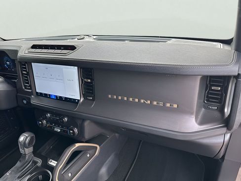 Used 2025 Ford Bronco Badlands image 42