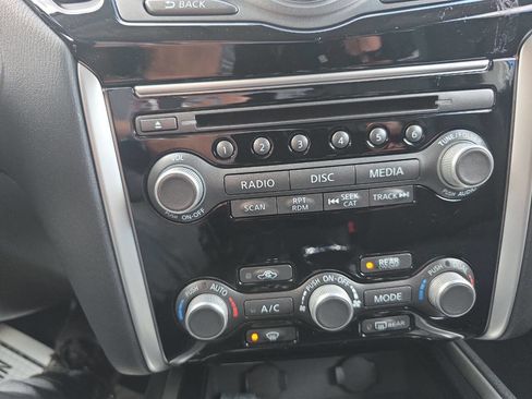 Used 2017 Nissan Pathfinder SV w/ SV Tech Package image 20