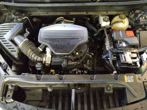Used 2021 GMC Acadia SLT FWD image 30