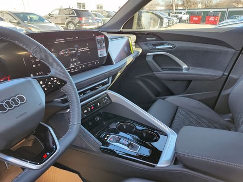 New 2025 Audi SQ5 Prestige image 16