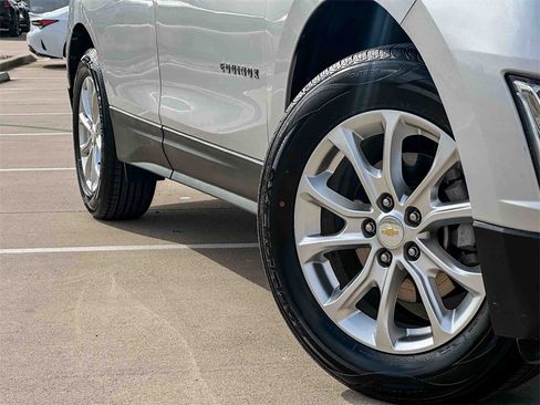Used 2020 Chevrolet Equinox LT image 9