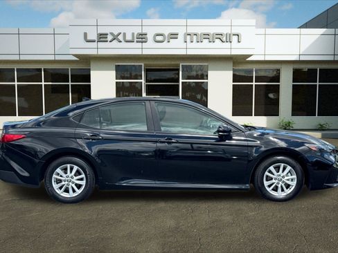 Used 2025 Toyota Camry LE image 7