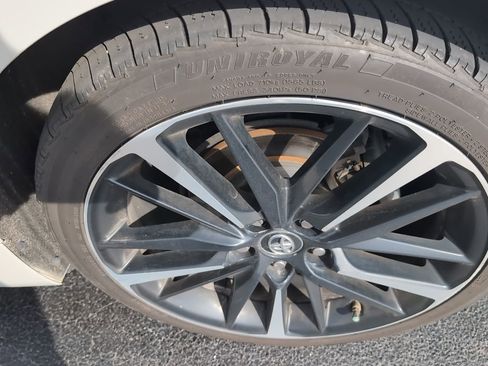 Used 2018 Toyota Camry XSE image 7