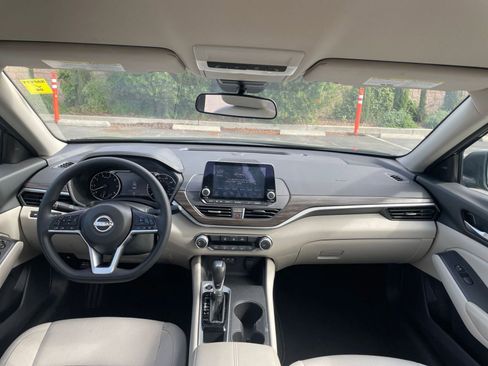 Used 2025 Nissan Altima 2.5 SV image 33