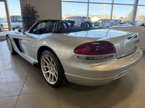 Used 2004 Dodge Viper SRT-10 image 9